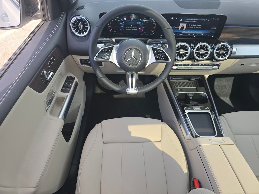 New 2026 Polar White Mercedes-Benz GLB 250 image 24