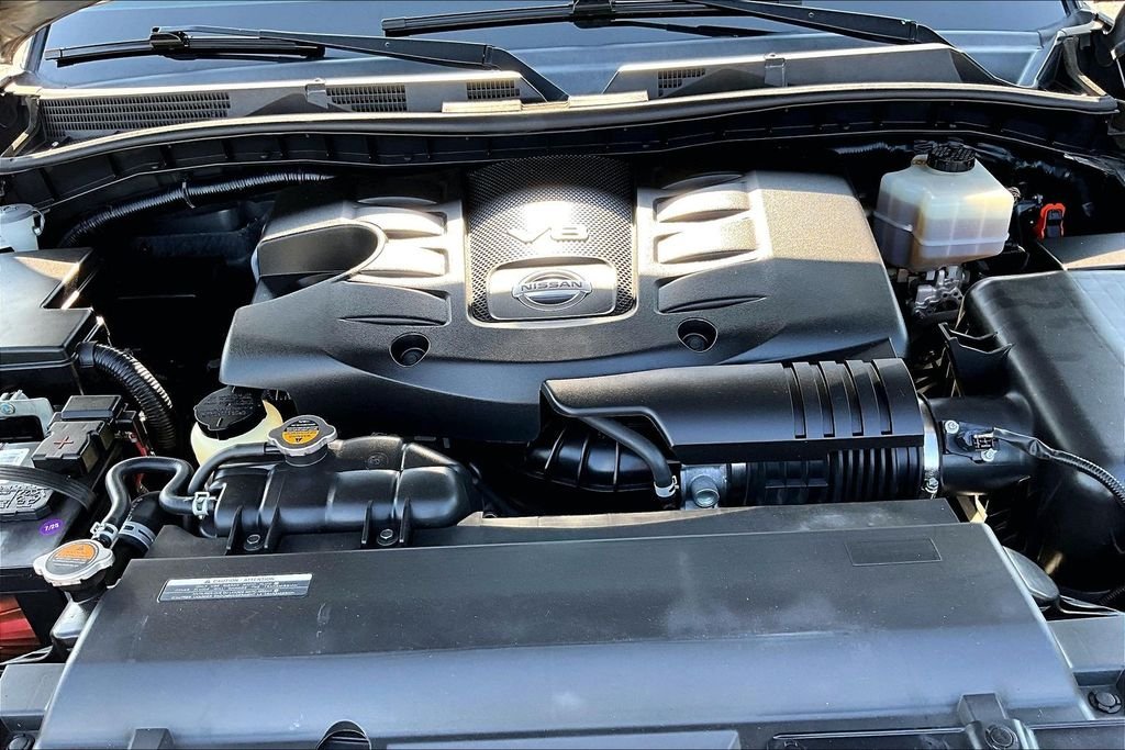 Used 2020 Gray Nissan Platinum image 9