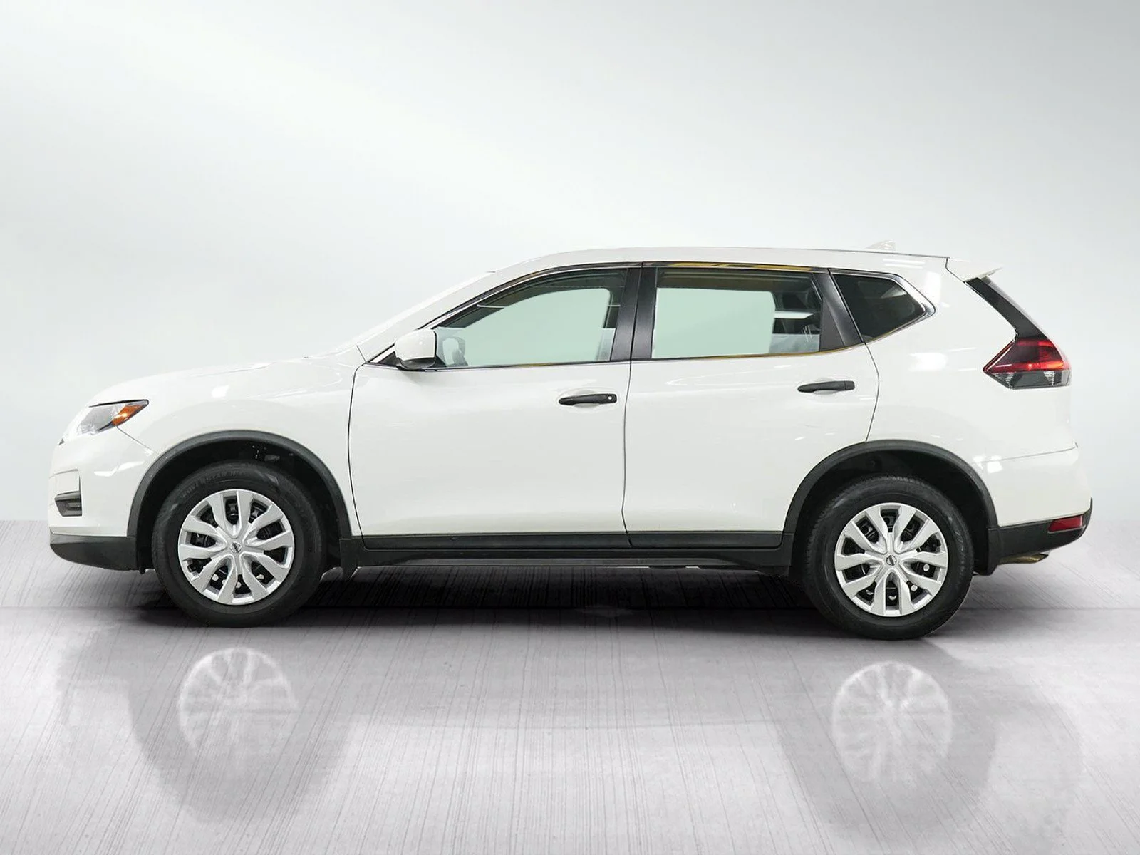 Used 2018 Nissan Rogue S with VIN KNMAT2MV1JP566805 for sale in Burnsville, Minnesota
