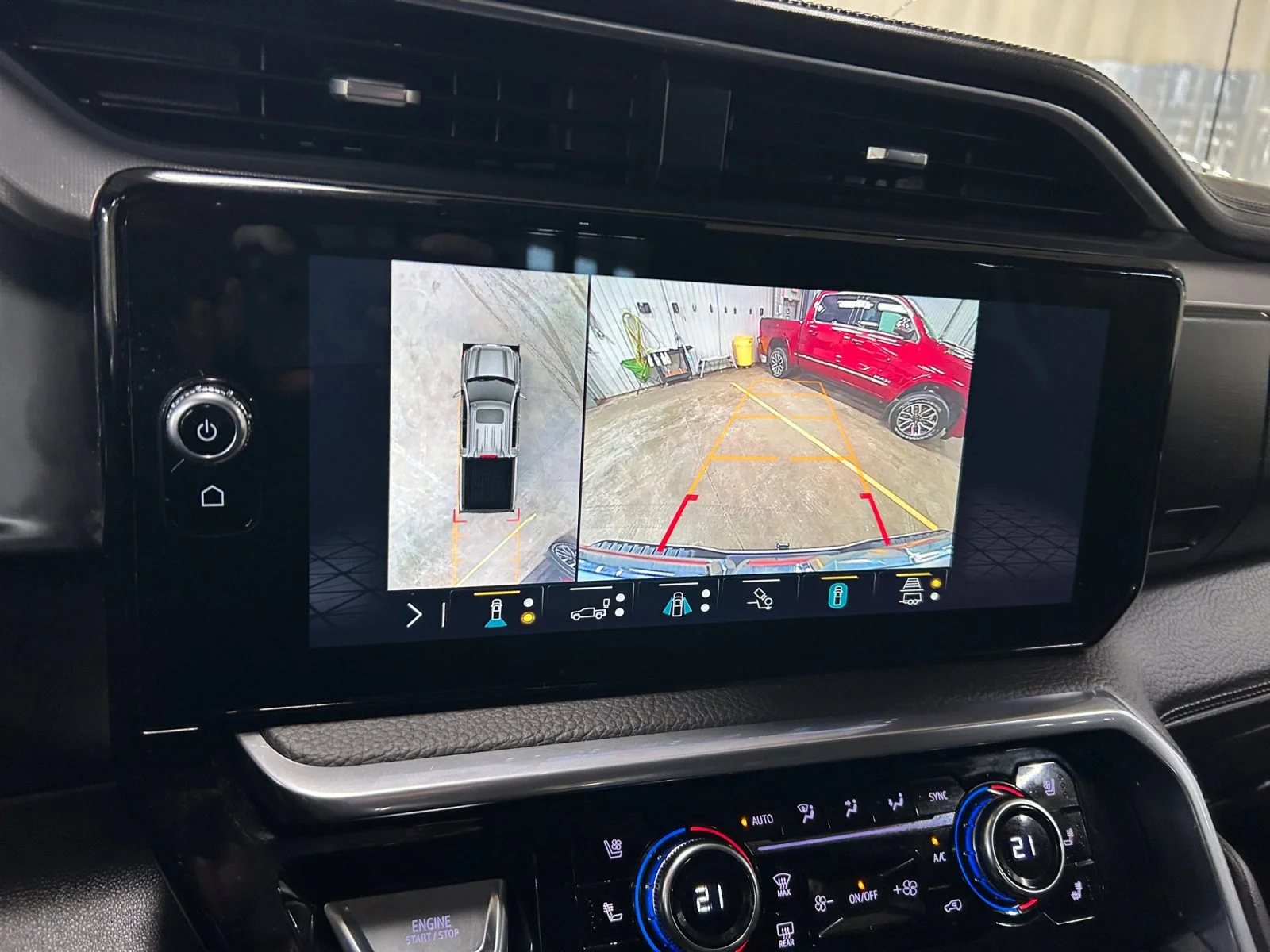 Used 2023 White GMC Denali Crew Cab image 26