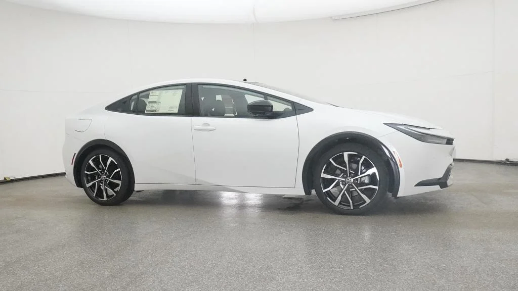 New 2026 Wind Chill Pearl Toyota XSE Premium image 26