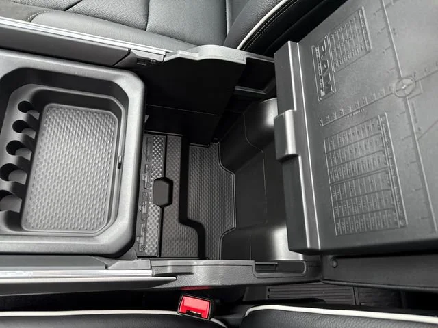 New 2026 Diamond Black Crystal Pearl-Coat Exterior Paint RAM Laramie image 25
