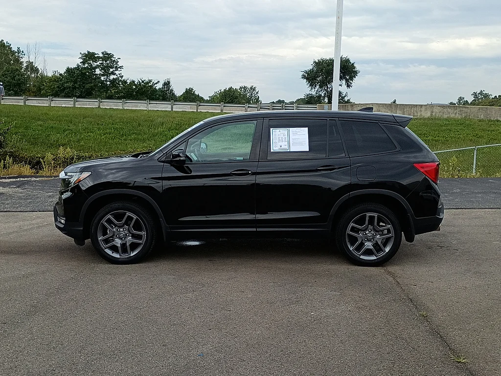Certified Used 2023 Crystal Black Pearl Honda EX-L image 6