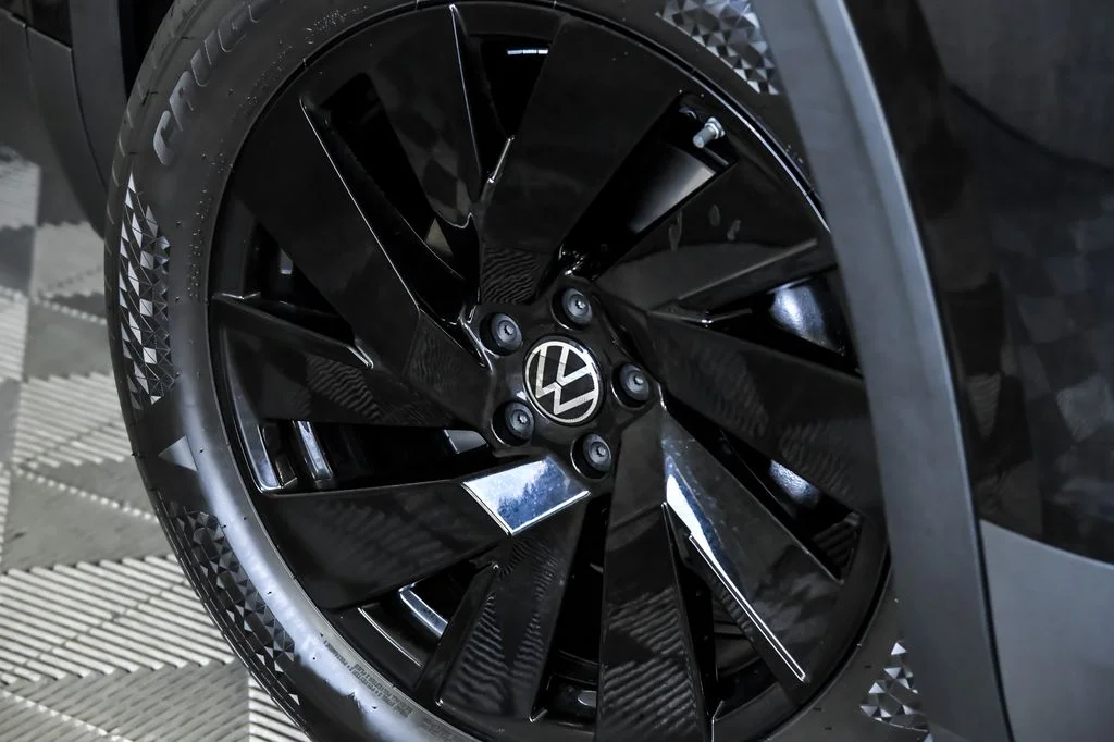 New 2026 Black Volkswagen 2.0T SE w/Technology image 3