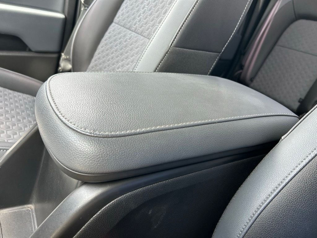 Used 2018 White Chevrolet Z71 image 36