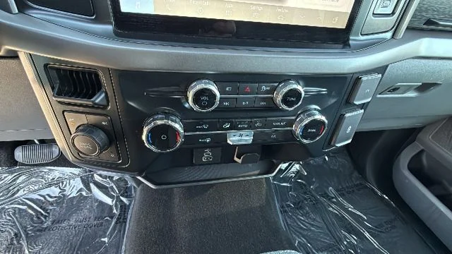 2025 Ford F-150 XLT - Photo 14