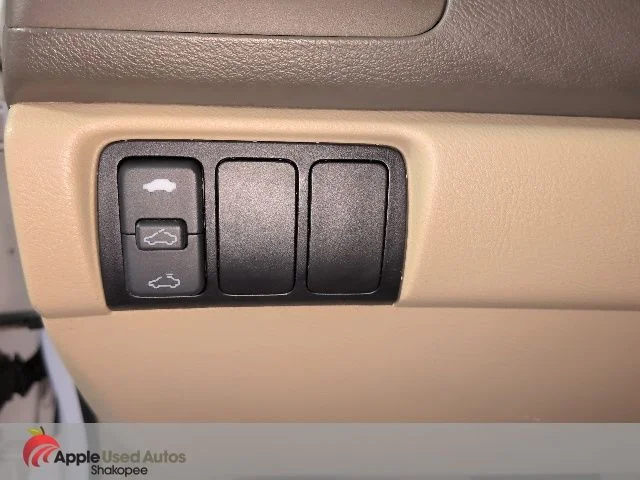 Used 2005 White Honda EX-L image 14