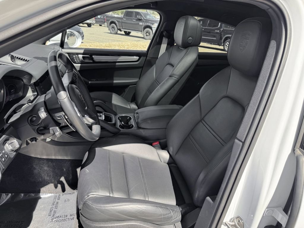 Used 2023 White Porsche Base image 15