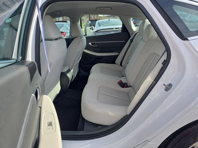 Certified Used 2025 White Hyundai SE image 21