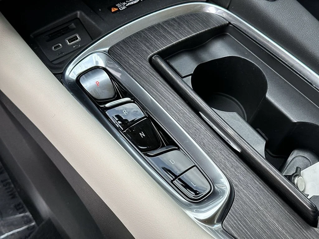 Used 2022 Green Buick Avenir image 19