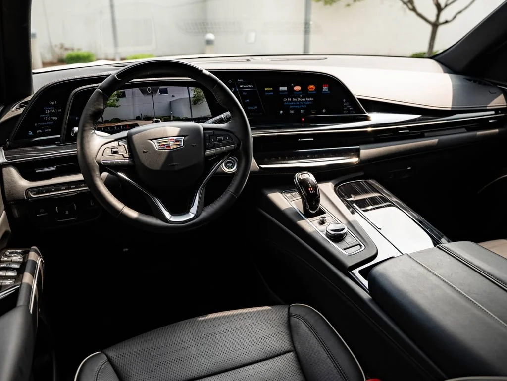 Used 2023 Crystal White Tricoat Cadillac Sport image 4