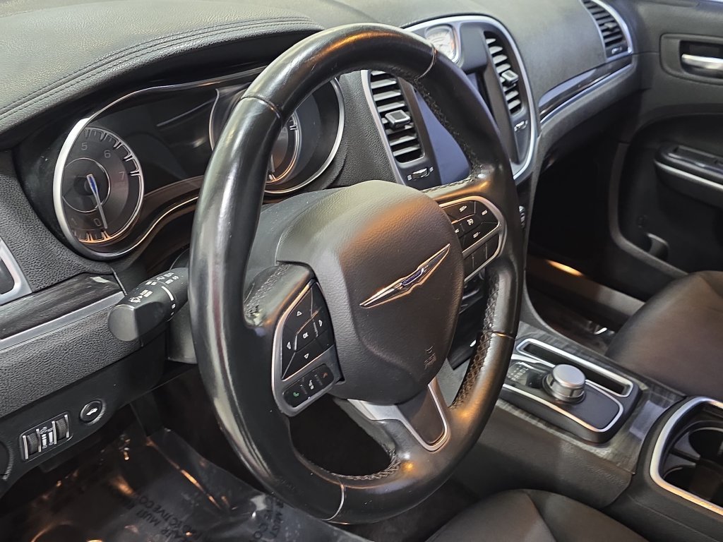 Used 2018 Velvet Red Pearlcoat Chrysler Touring image 14