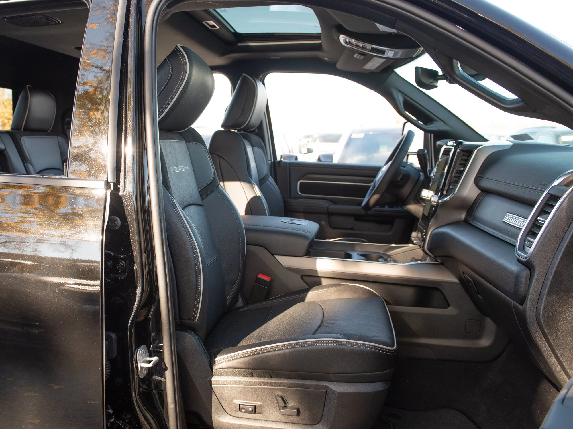 New 2027 Black RAM Laramie* Mega Cab 4x4, Sport Appearance Pkg, Sunroof, Heated/Ventilated Leather image 25