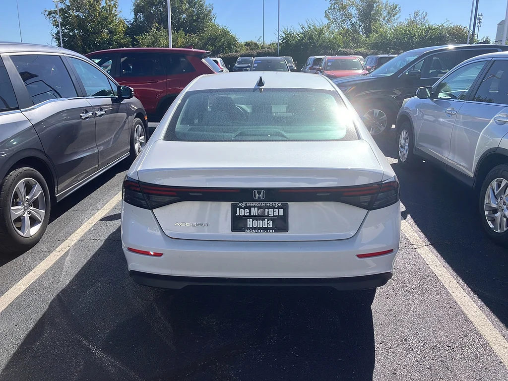 Certified Used 2026 Platinum White Pearl Honda SE image 5