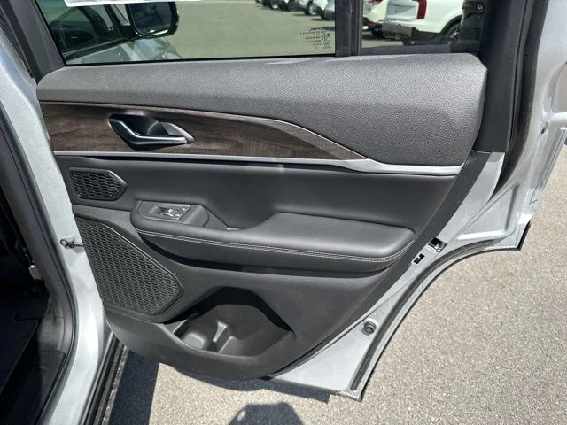New 2026 Silver Zynith Exterior Paint Jeep Limited image 11
