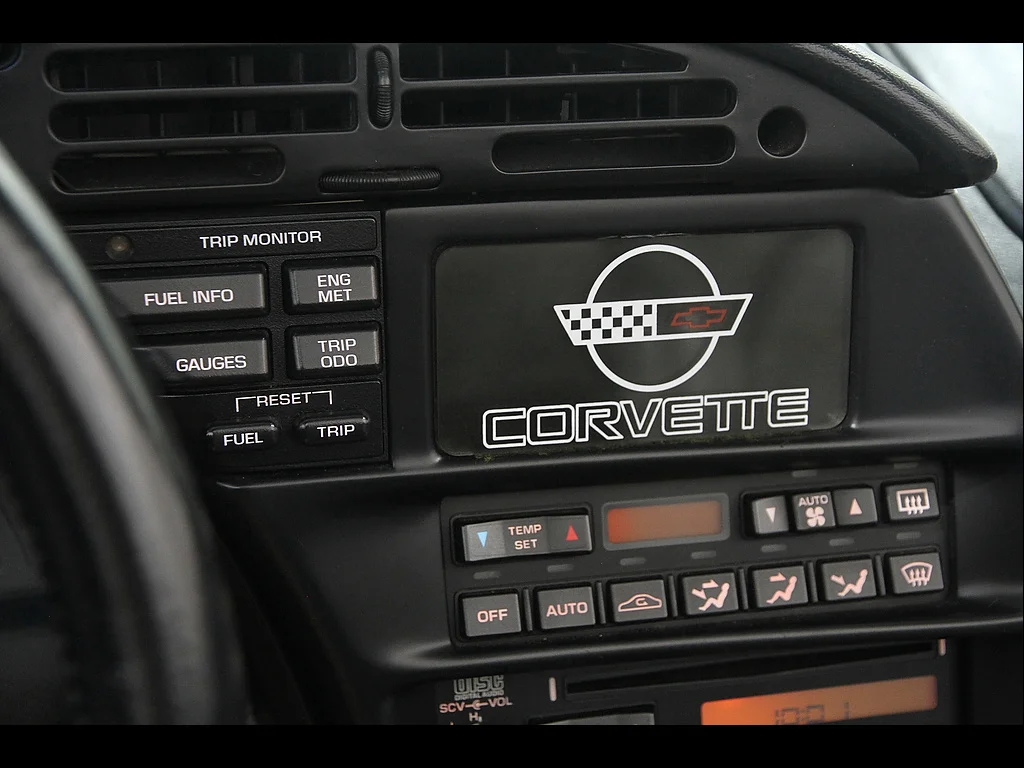Used 1996  Chevrolet Base image 11