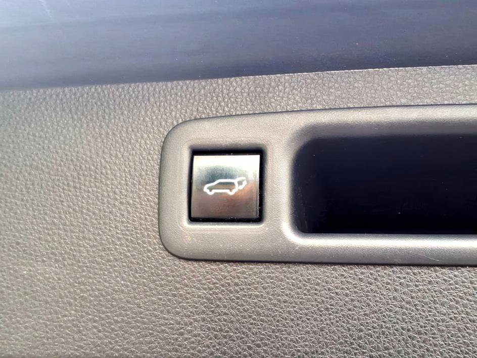Used 2020 Midnight Black Metallic Toyota Hybrid XLE image 6