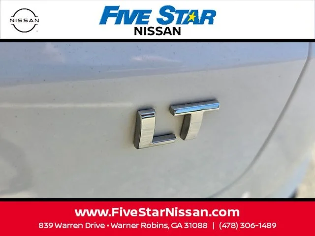 Used 2022 White Chevrolet LT image 12