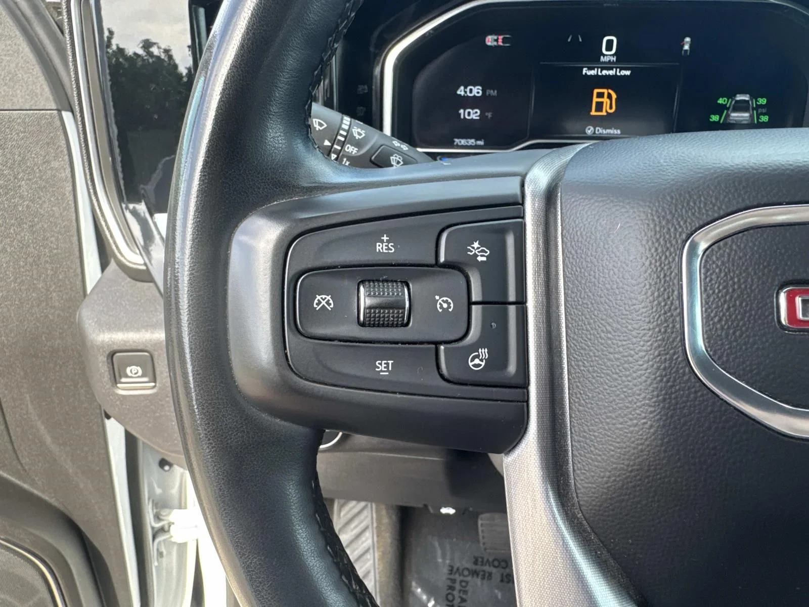 Used 2024 White GMC SLT image 23