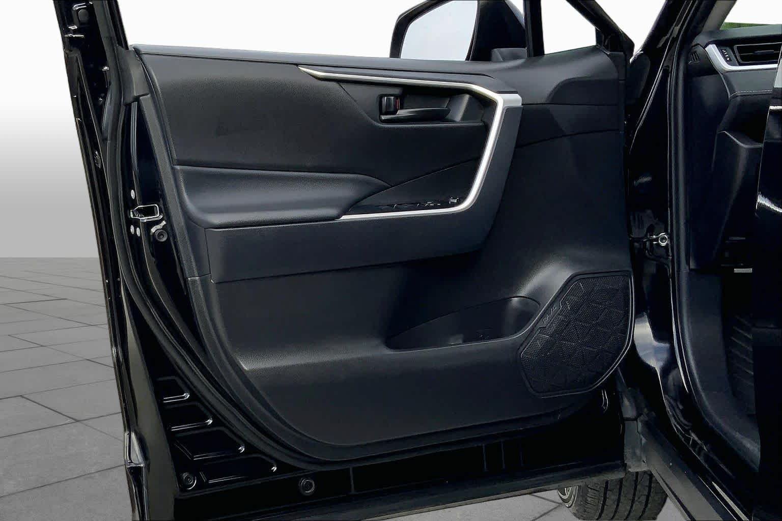 Used 2025 Midnight Black Metallic Toyota LE image 21