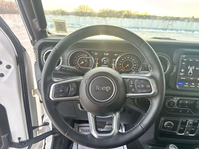 Used 2022 White Jeep Unlimited Sahara image 14