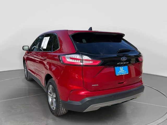 Used 2022 Red Ford SEL image 4