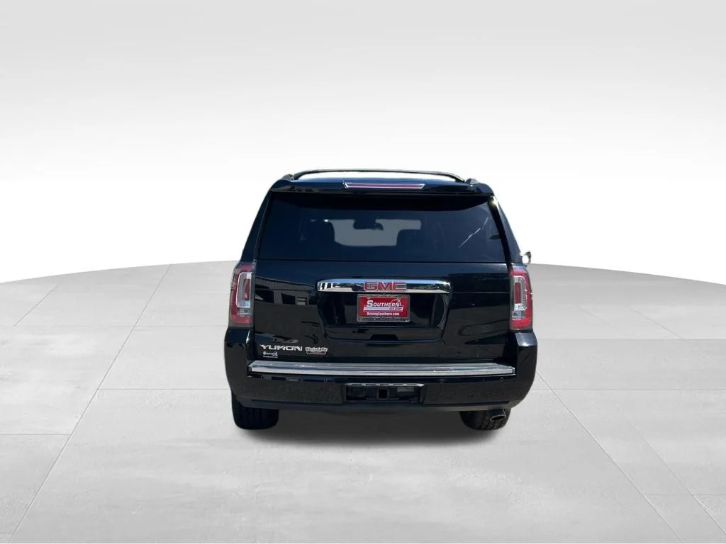 Used 2016 Black GMC Denali image 4