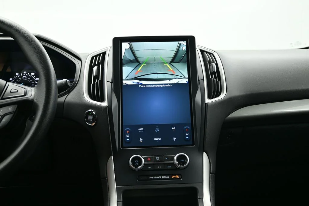 Used 2023 Black Metallic Ford SE image 21