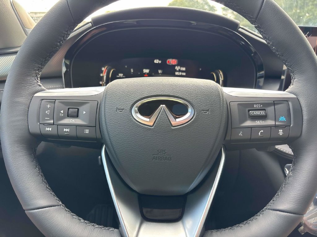 New 2027 White INFINITI LUXE image 18