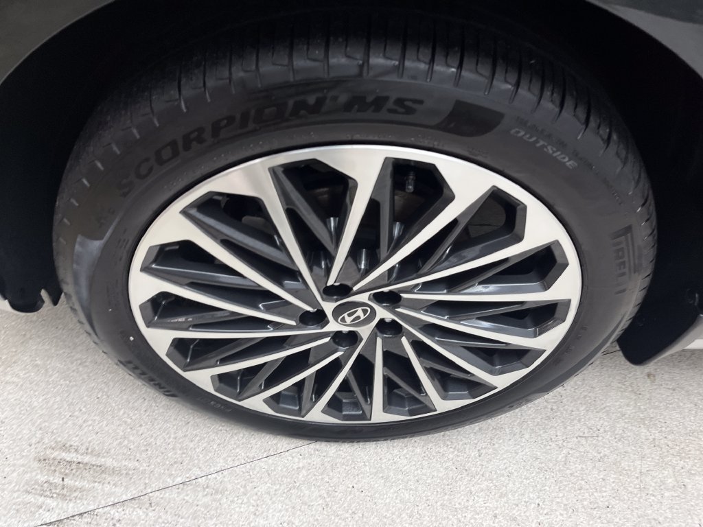 Used 2026 Green Hyundai Calligraphy image 9