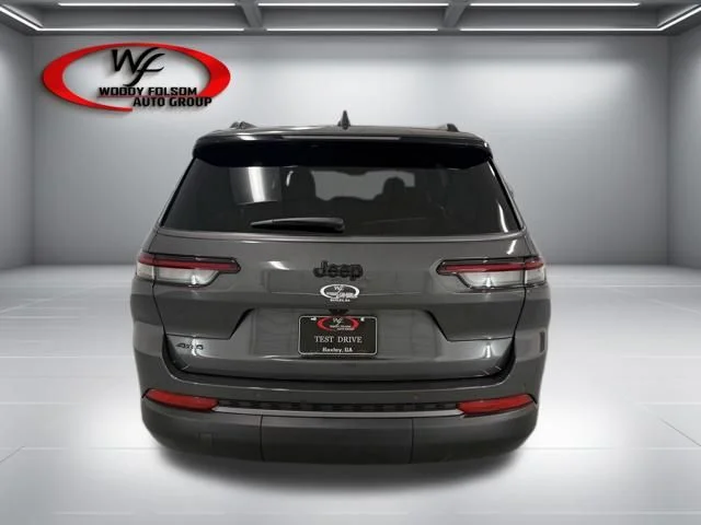 New 2026 Baltic Gray Metallic Clear-Coat Exterior Paint Jeep Altitude image 7