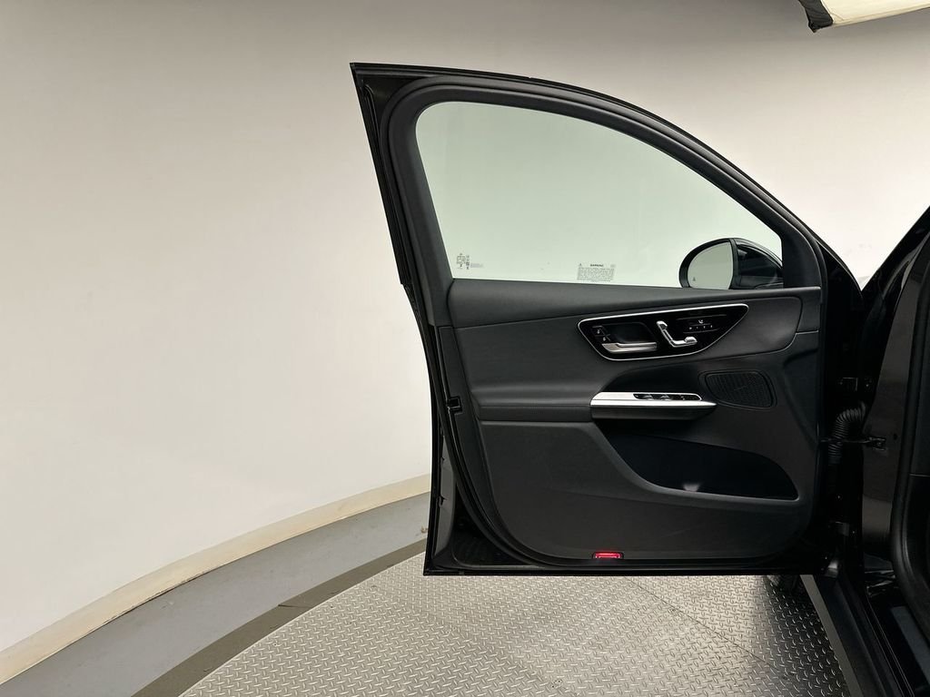 Used 2025 Black Mercedes-Benz GLC 300 image 21