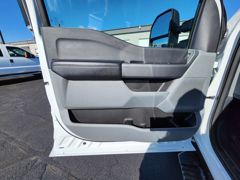 Used 2024 Oxford White Ford XLT image 14