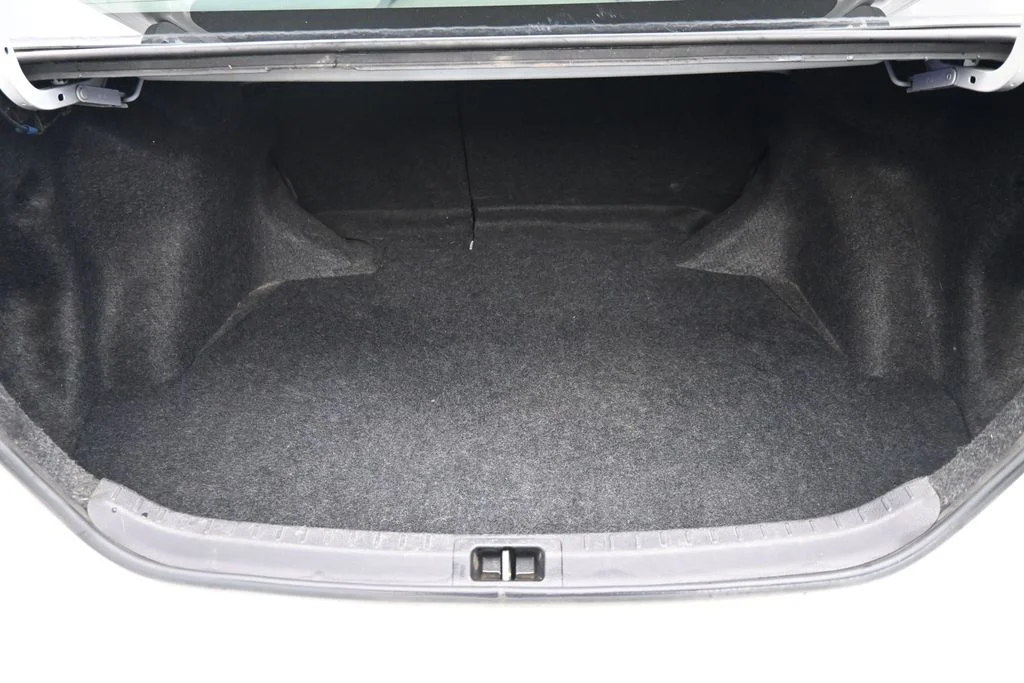 Used 2014 White Toyota LE Plus image 14