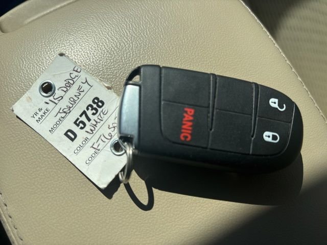 Used 2015 White Dodge SE image 21