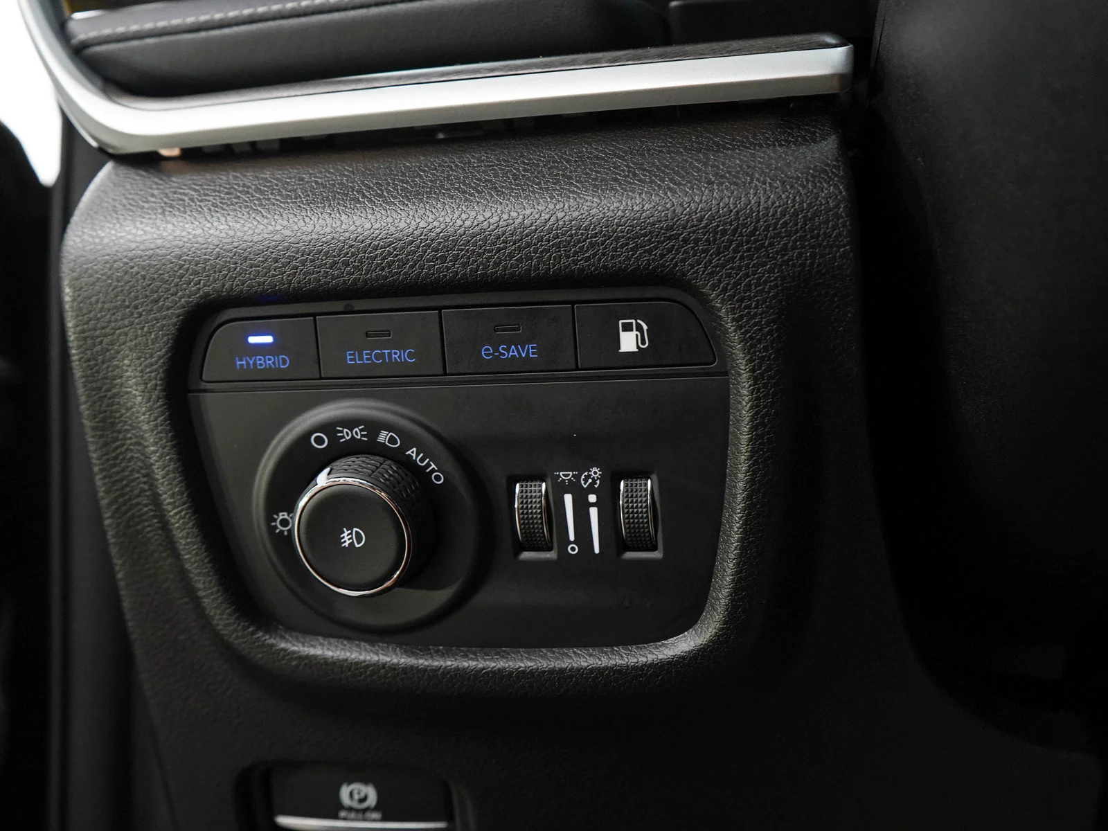 Used 2024 Diamond Black Crystal Pearlcoat Jeep 4xe image 26