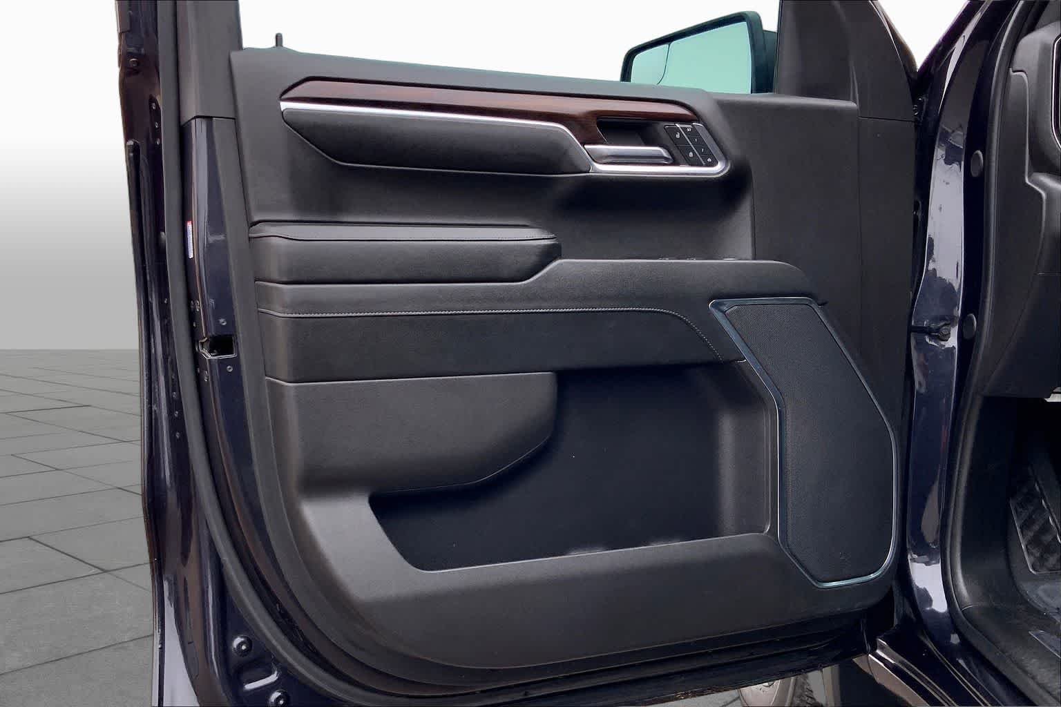 Used 2024 Titanium Rush Metallic GMC SLT image 22