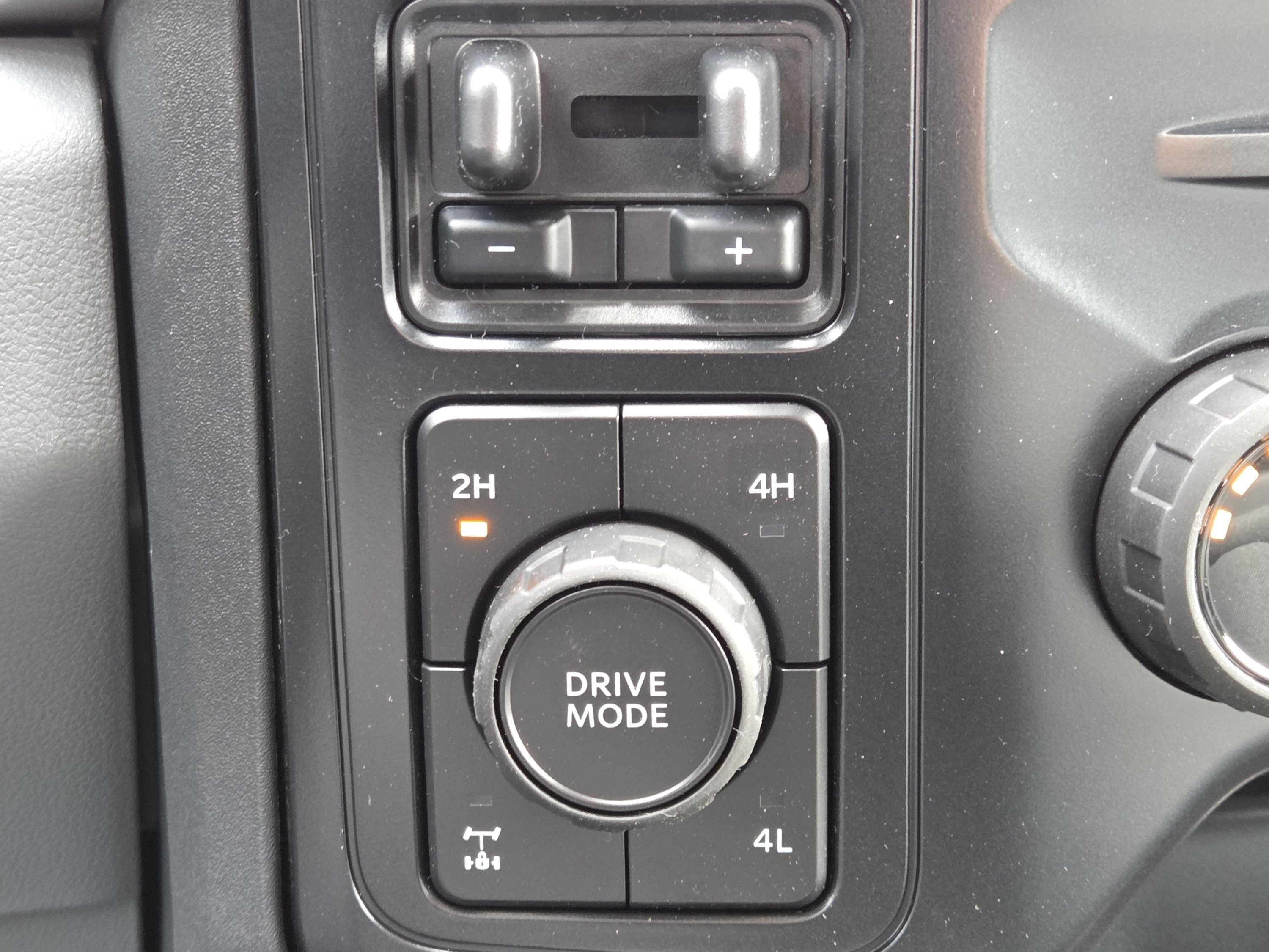 New 2026 Oxford White Ford XLT image 11