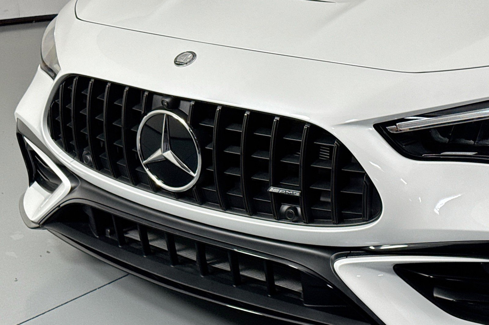 New 2026 MANUFAKTUR Moonlight White Metallic Mercedes-Benz AMG® CLE 53 4MATIC+ Coupe image 12