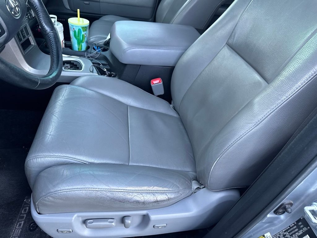 Used 2014 Silver Sky Metallic Toyota Limited image 3