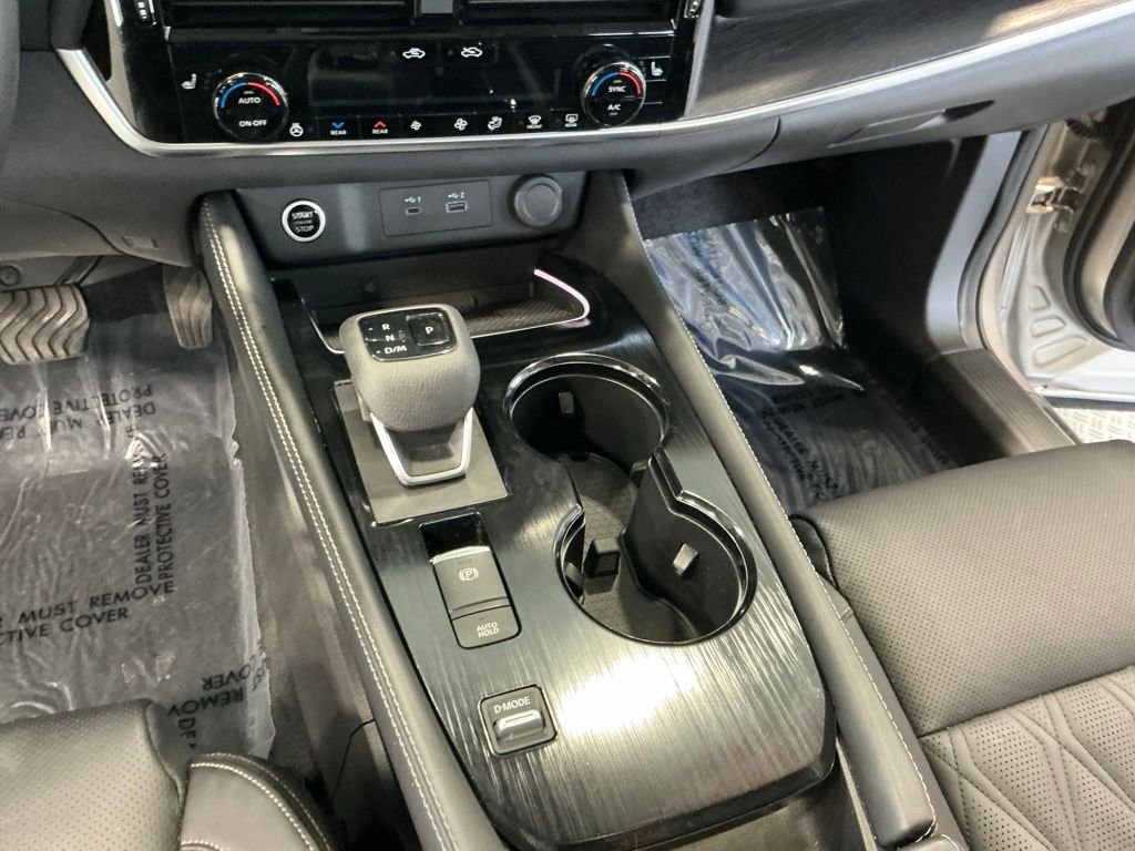 Used 2023 Gold Nissan Platinum image 15