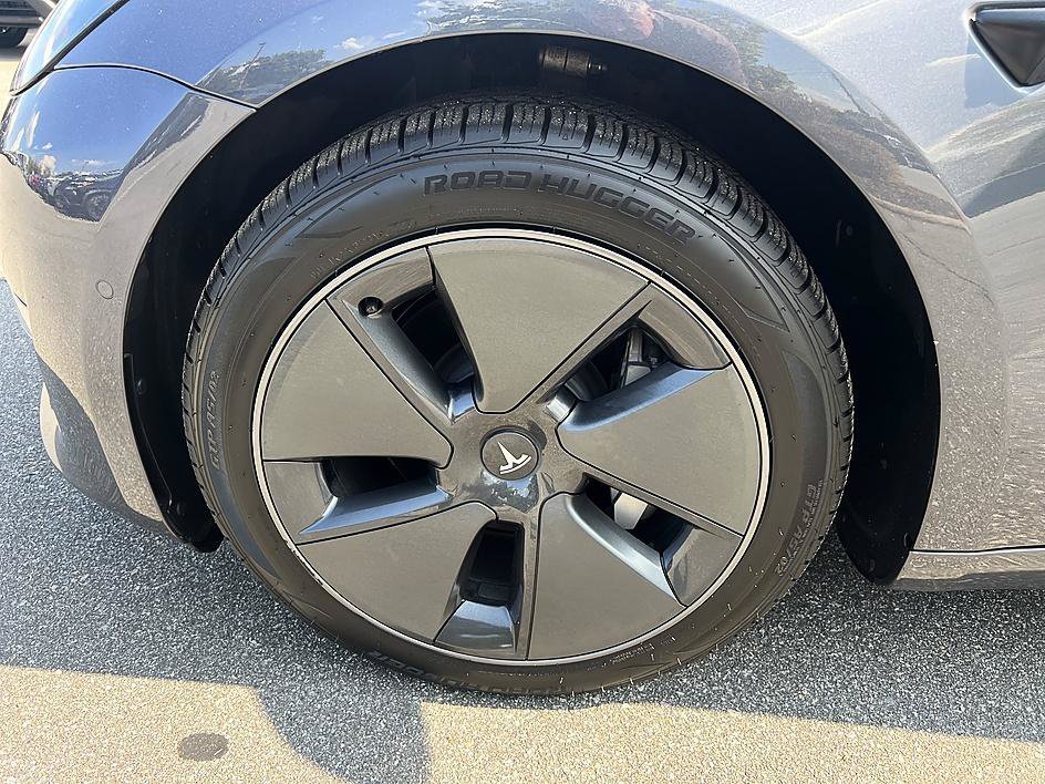 Used 2022 Midnight Silver Metallic Tesla Long Range image 9