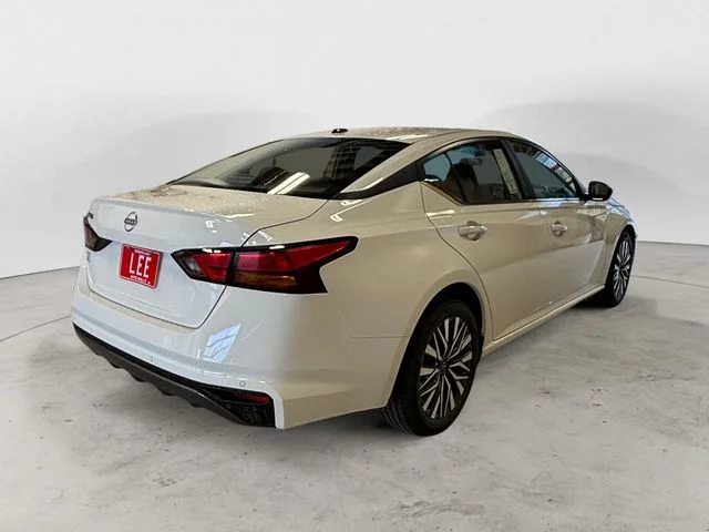 New 2026 White Nissan 2.5 SV image 6