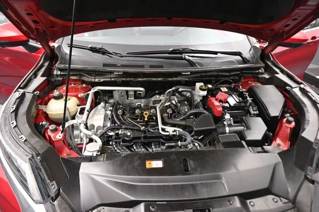 Used 2024  Mitsubishi SE image 12
