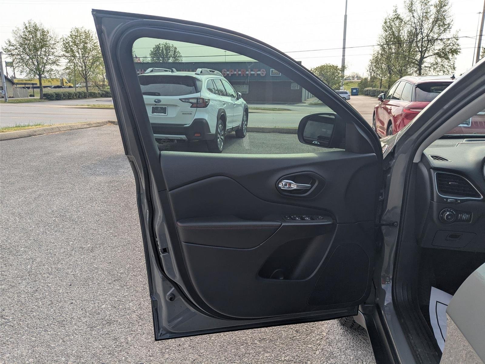 Used 2022 GRAY Jeep Trailhawk image 10