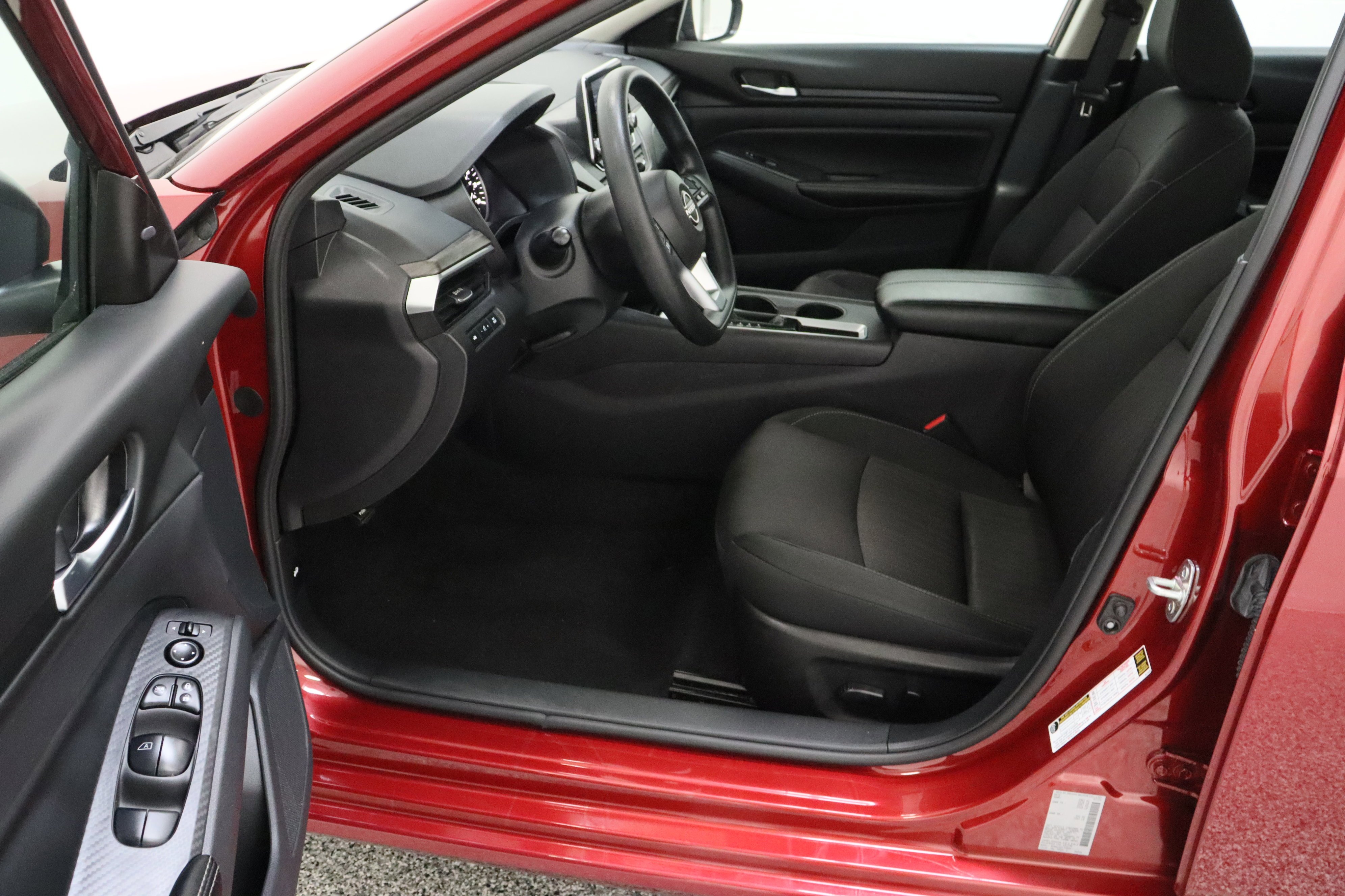 2025 Nissan Altima SV - Photo 14