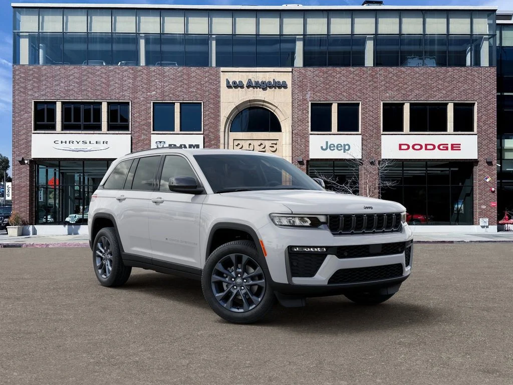 New 2026 Bright White Clear-Coat Exterior Paint Jeep Limited image 5