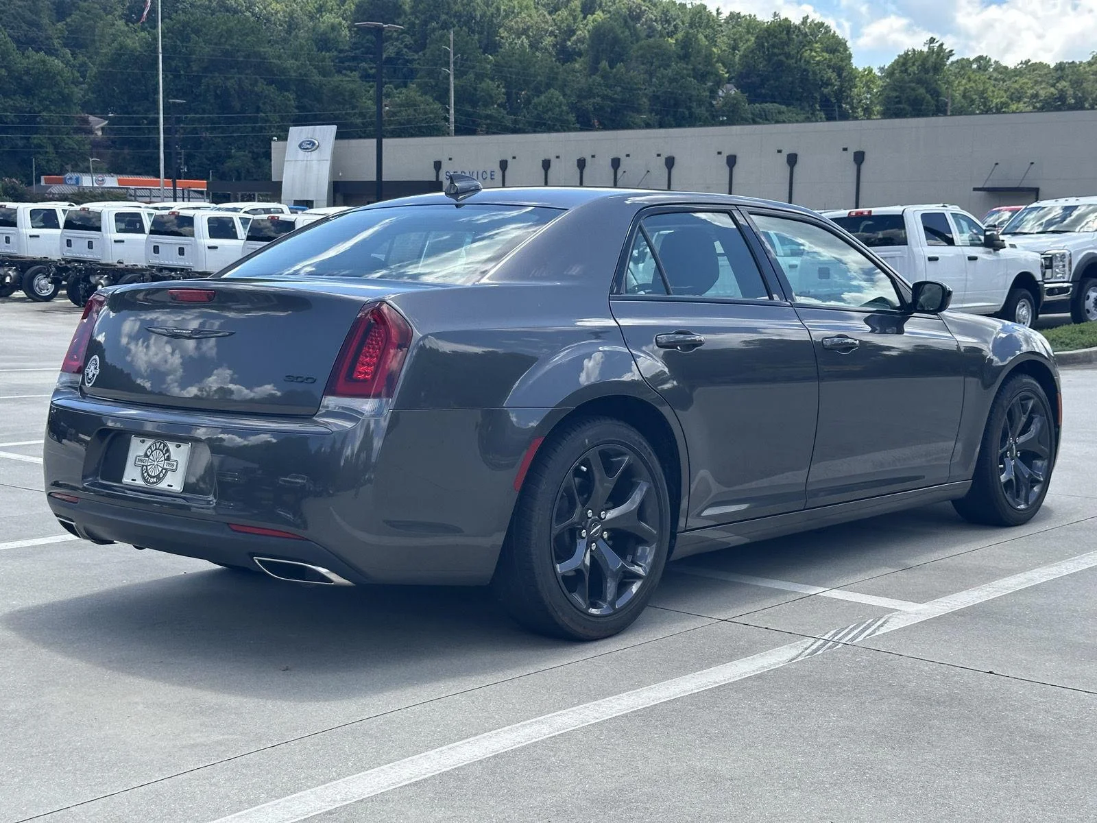 Used 2020 Granite Crystal Metallic Clearcoat Chrysler Touring image 7