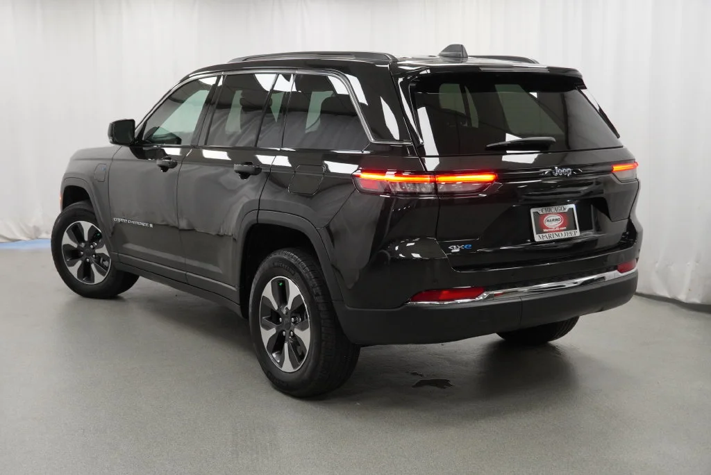 Used 2023  Jeep 4xe image 18