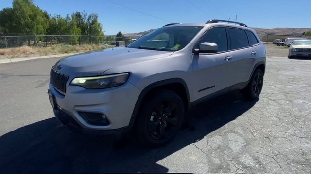 Used 2021 Silver Jeep Altitude 4x4 image 4